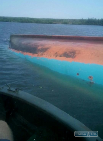 Браконьеры расстреляли на Днестре лодку сына директора нацпарка 