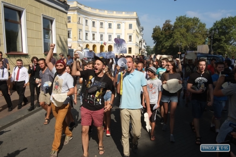 Мэр назвал клоунами одесских журналистов, устроивших марш в защиту шаурмы