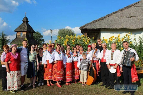 Народный ансамбль из Ананьева успешно выступил на Сорочинской ярмарке (фото)