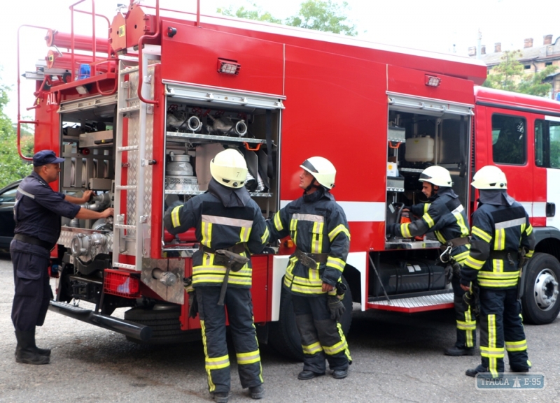 Одесские спасатели получили современный пожарный автомобиль
