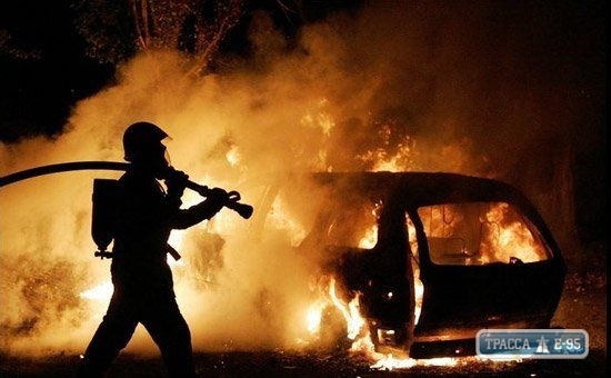 Три автомобиля горели ночью в Одесской области