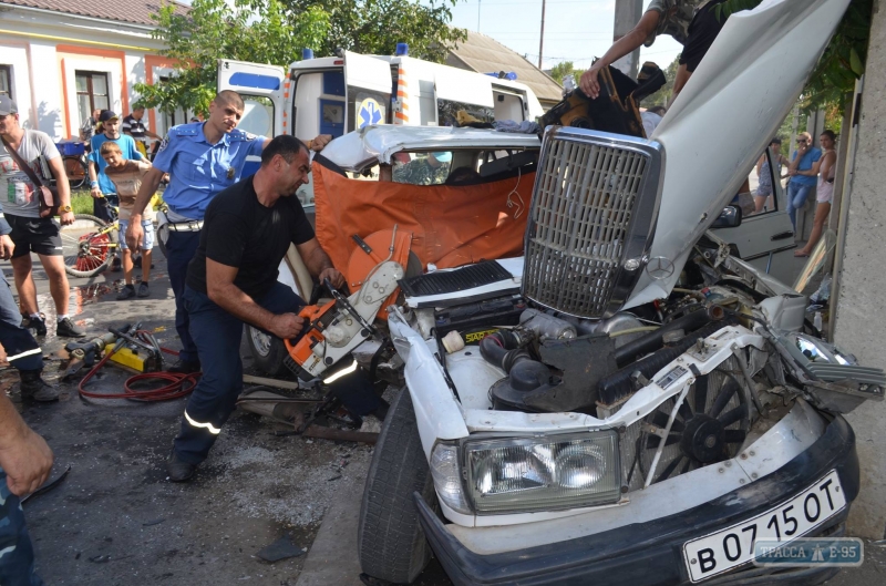 ДТП в Измаиле: пострадавшую два часа вырезали из авто, но она скончалась в больнице