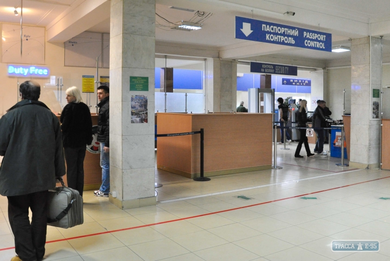Пограничники задержали в Одесском аэропорту россиянина, которого разыскивал Интерпол