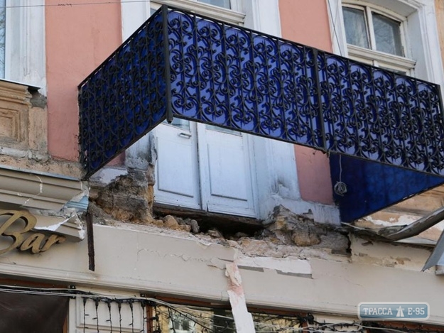 В Одессе обрушился балкон. Ранена женщина