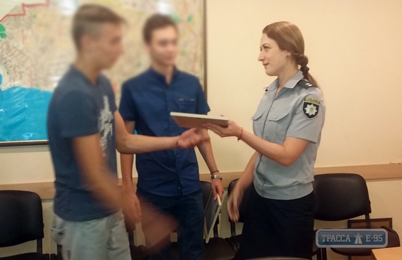 Одесский школьник с товарищами задержал грабителя  