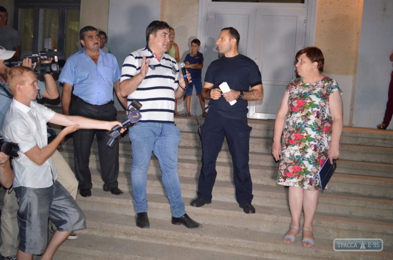 Саакашвили пообещал бунтовавшей Лощиновке нового участкового и ремонт центральной улицы