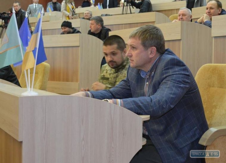Правоохранители задержали под Одессой вице-мэра и принудительно везут его в суд