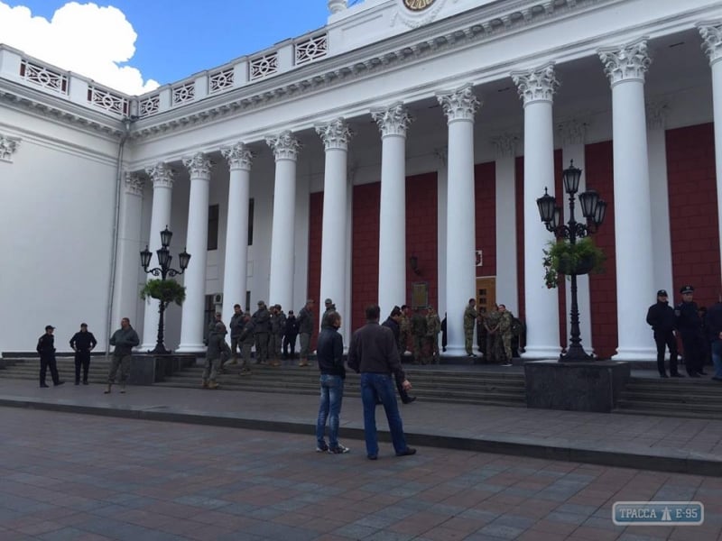 Мэрии Одессы угрожают штурмом - сотрудники эвакуированы