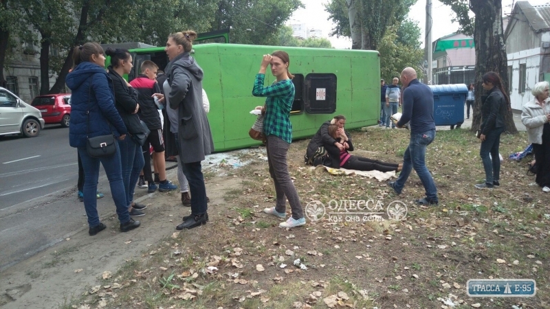В ДТП с маршруткой в Одессе пострадали 11 человек