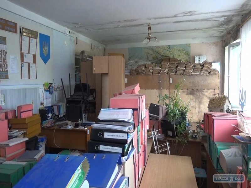 Помещение райотдела образования в Ивановке пришло в опасное для жизни состояние (фото)