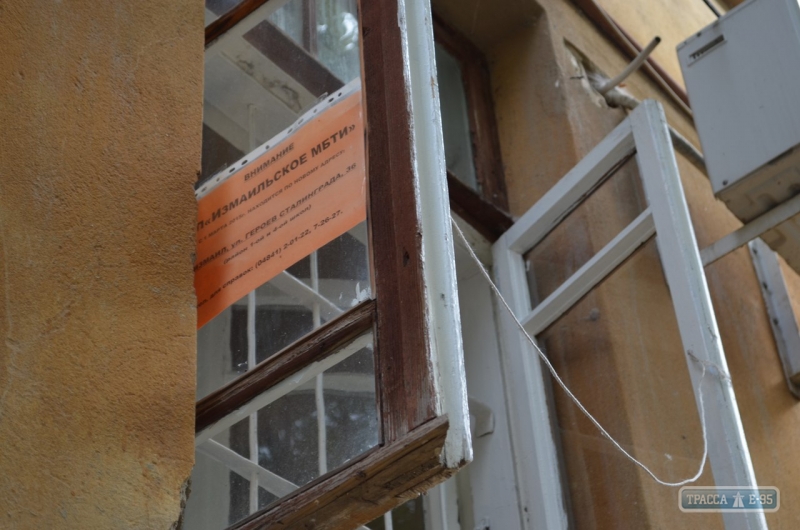 Неизвестные кинули коктейль Молотова в архив МБТИ в Измаиле: огонь уничтожил множество документов