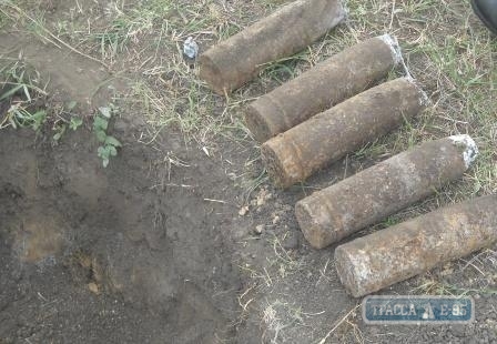 Рабочие нашли на поле Селекционного института в Одессе 32 снаряда