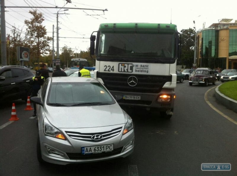 ДТП с 4 автомобилями спровоцировало масштабную пробку в Одессе (фото)