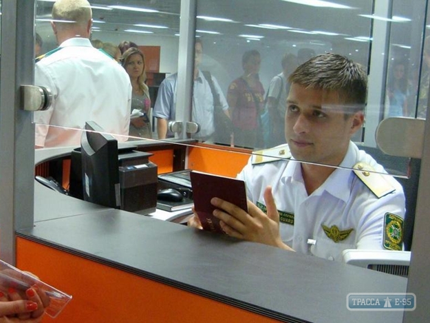 В одесском аэропорту задержали гражданку РФ, находившуюся в международном розыске