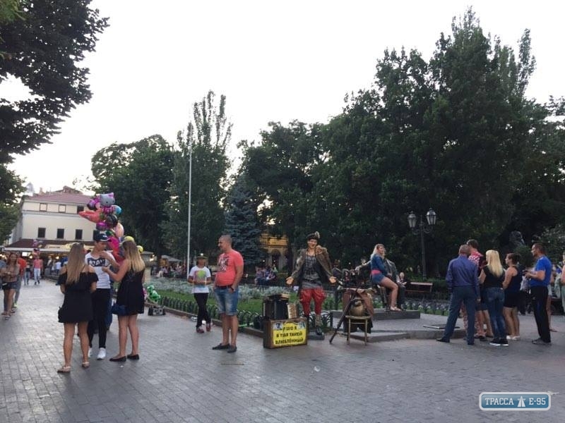 Горсовет планирует отремонтировать тротуары на Дерибасовской
