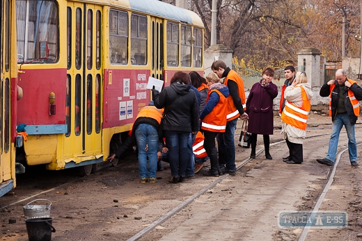 Одессу охватил транспортный коллапс - не ходят троллейбусы и трамваи