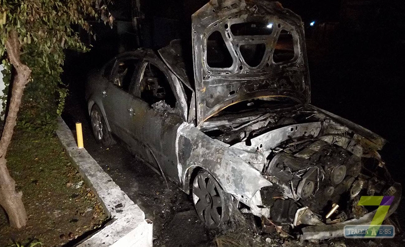 Неизвестные сожгли автомобиль начальника налоговой Киевского района Одессы