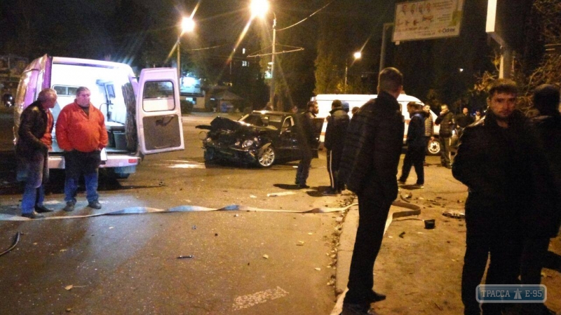 В ночном ДТП в Одессе погибла женщина (фото)