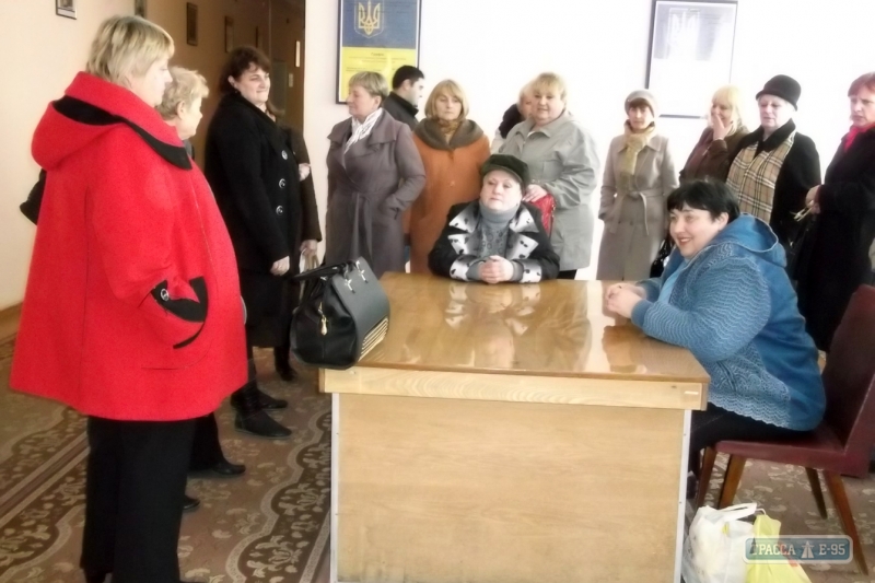 Возмущенные невыплатой зарплат педагоги Березовского района не смогли встретиться с главой РГА