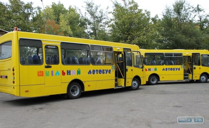 Облсовет купил два школьных автобуса для Арцизского района