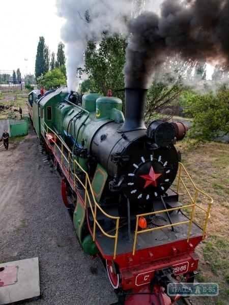Одесская железная дорога отметила юбилей в стиле ретро: с древним паровозом и гостями из ХIХ века