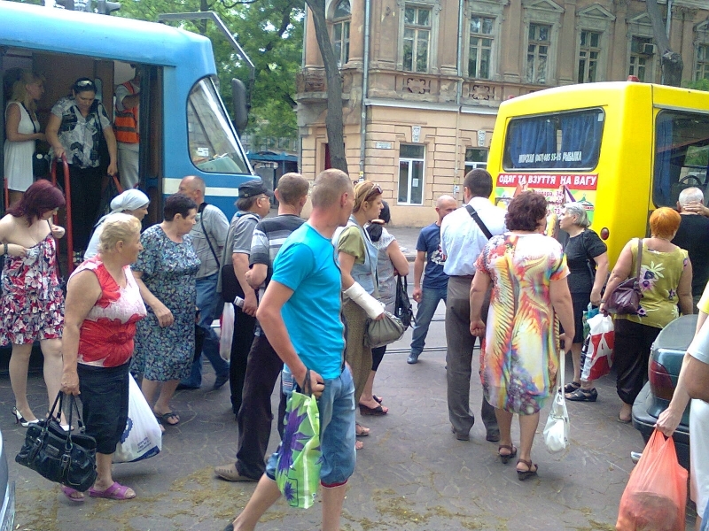 Трамвай врезался в маршрутку в центре Одессы, есть пострадавшие (фото)