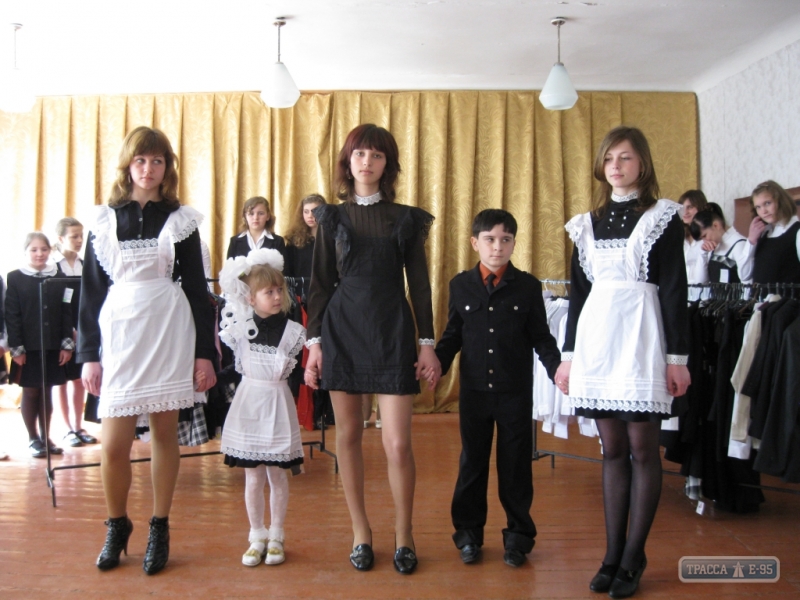 В Одесской области обнаружили опасную для детей школьную форму