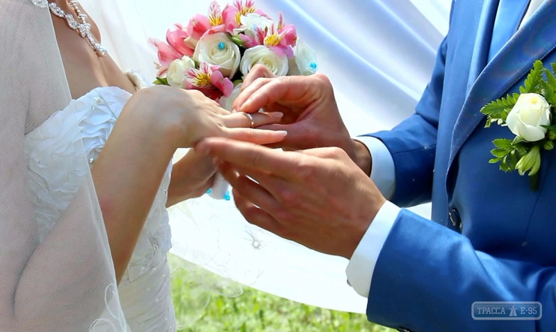 Одесский горсовет также будет регистрировать браки за час