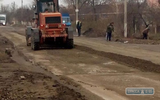 Жители Раздельнянского района добились ремонта полностью уничтоженной дороги