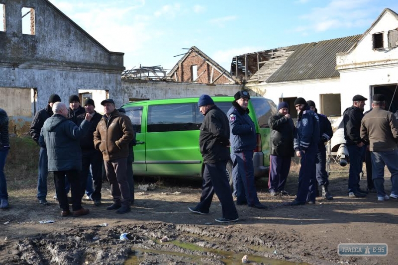 Жители села на юге Одесщины заблокировали в машине главу сельсовета из-за земельного вопроса