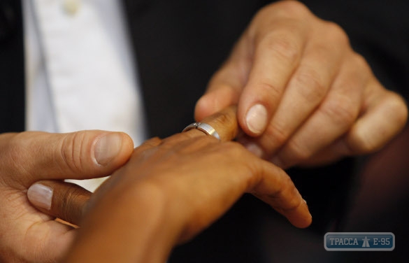 Специалисты назвали средний возраст вступления в брак в Одесской области