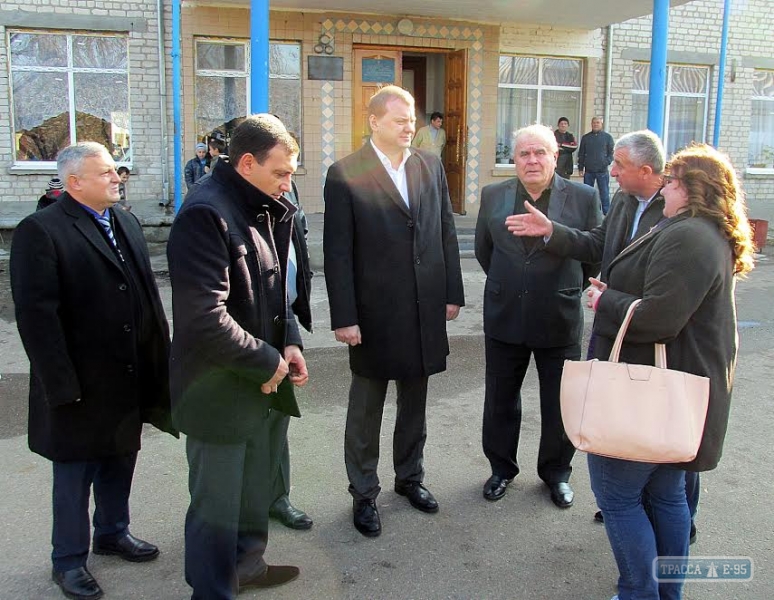 Две сельские школы в Любашевском районе получили деньги на новые окна и ремонт отопления