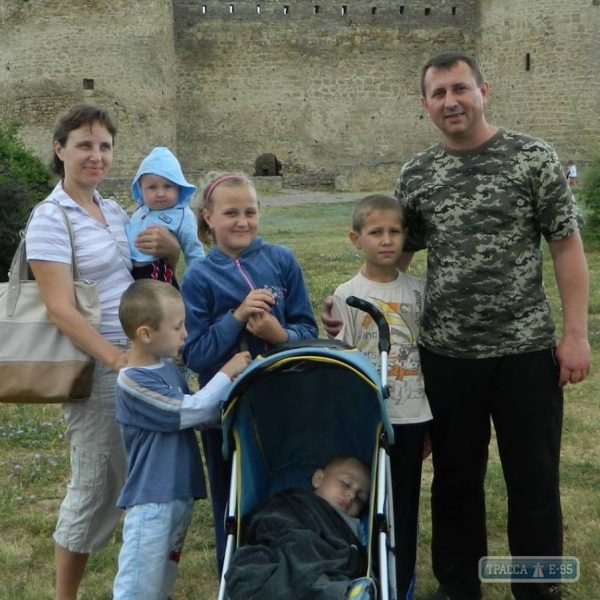 Одесситы простились семьей, погибшей при пожаре на поселке Котовского