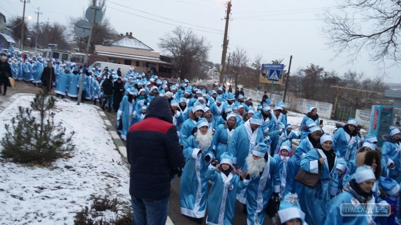 Более полутысячи Святых Николаев поучаствовали в грандиозном параде в Доброславе