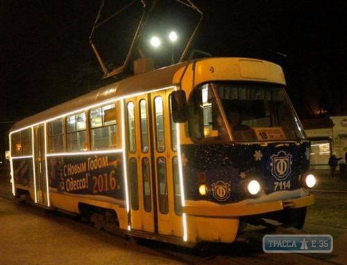 Трамваи с новогодними гирляндами выйдут на маршруты в Одессе