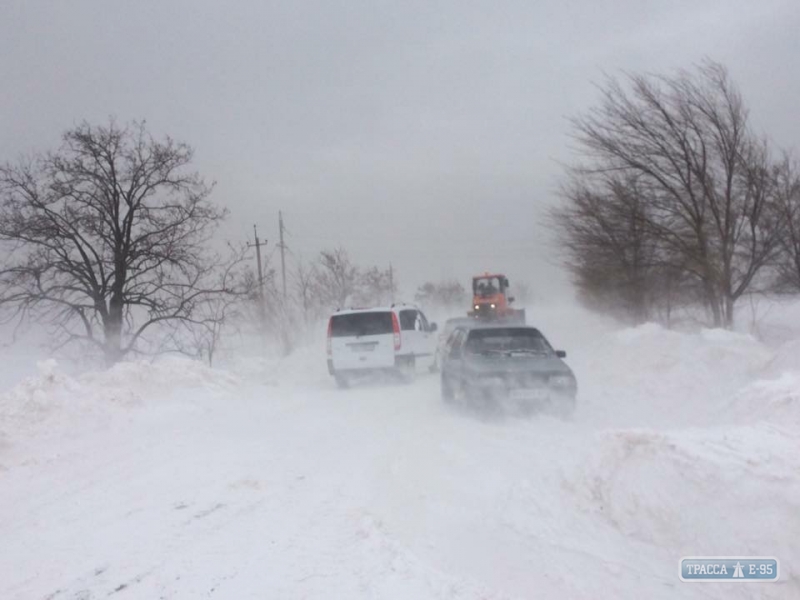 Из-за снегопада все трассы Одесской области закрываются до утра