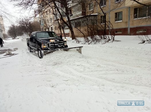 Одессит трансформировал внедорожник в снегоуборочную машину (фото)
