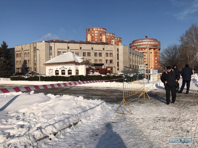Полиция и Нацгвардия оцепили Одесскую обладминистрацию в связи с визитом президента