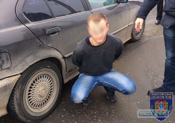 В Одессе полиция со стрельбой задержала опасного преступника, сбежавшего из зала суда (фото)