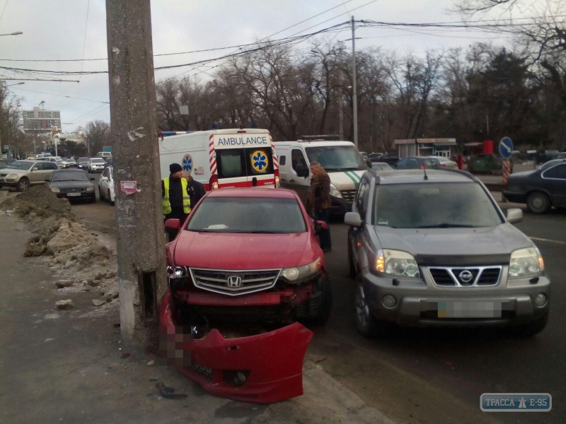 Автомобилист пострадал в ДТП у Одесского ж/д вокзала