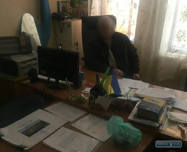 Глава сельсовета в Одесской области попался на взятке в 300 долларов