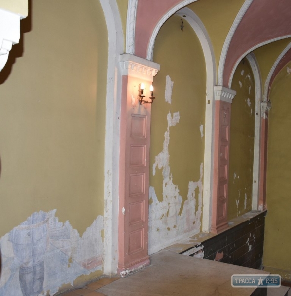 Облсовет создал комиссию для обследования фресок ХХ века в одесском памятнике архитектуры