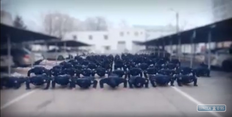 Одесские полицейские присоединились к флешмобу в поддержку ветеранов АТО (видео)
