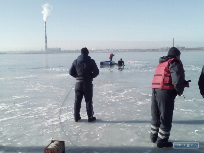 Спасатели нашли тела пропавших подо льдом людей на водохранилище в Одесской области