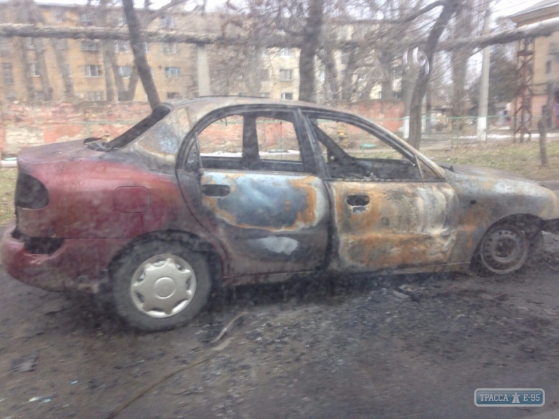 Ночью на Пересыпи в Одессе горел автомобиль