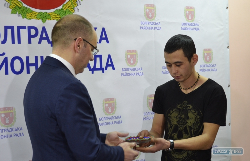 Глава области вручил бойцу АТО из Болградского района ключи от квартиры