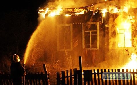 Мужчина, подозреваемый в поджоге своей семьи в Федосеевке, взят под стражу 