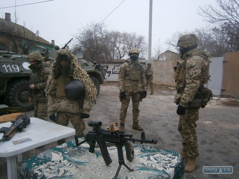 Морские пехотинцы продемонстрировали жителям Белгорода-Днестровского свое вооружение (фото)