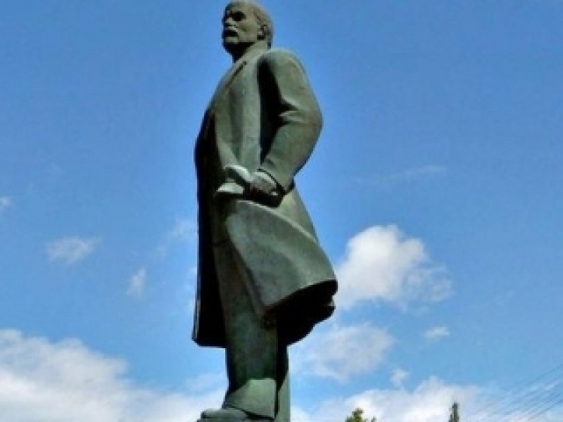 Коммунисты отреставрировали памятник Ленину в Одесской области, который хотели снести националисты
