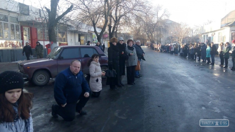 Жители Татарбунар простились с погибшим под Авдеевкой бойцом АТО